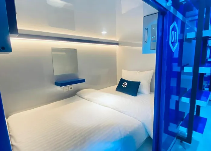 カプセルホテル Rosalyne Sleepbox Denpasar Bali *