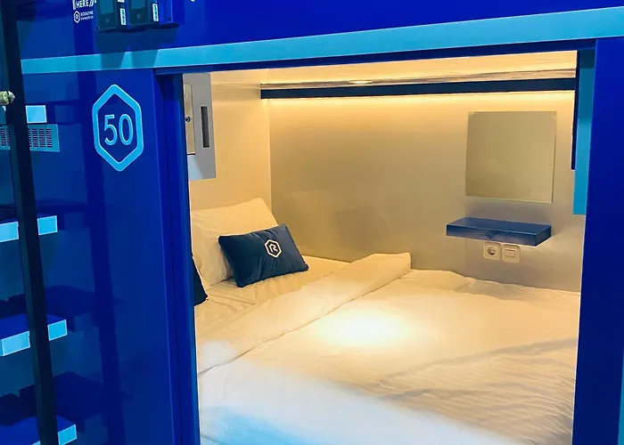 Rosalyne Sleepbox Denpasar Bali カプセルホテル