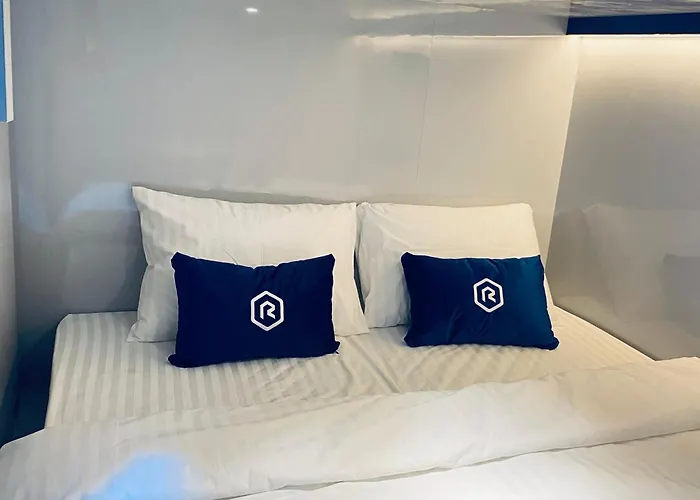 カプセルホテル Rosalyne Sleepbox Denpasar Bali *