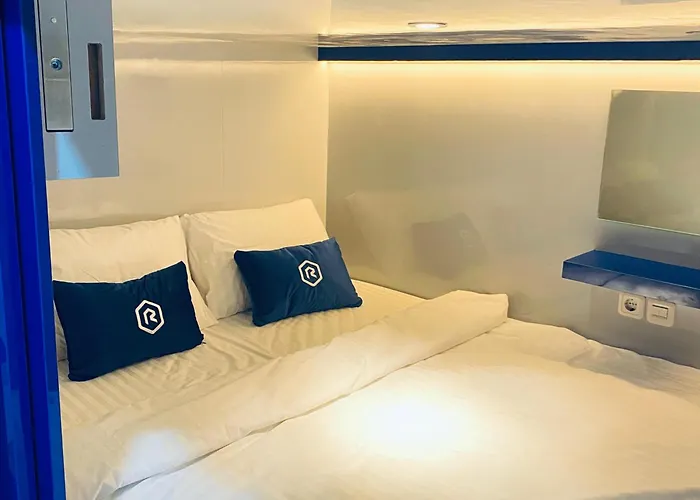 Rosalyne Sleepbox Denpasar Bali *