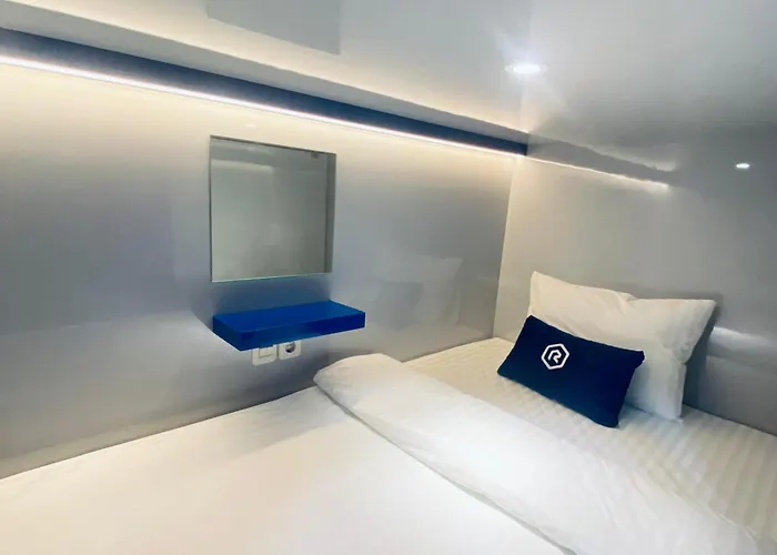 カプセルホテル Rosalyne Sleepbox Denpasar Bali *