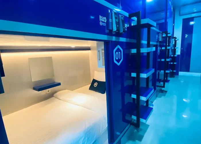 Rosalyne Sleepbox Denpasar Bali カプセルホテル *