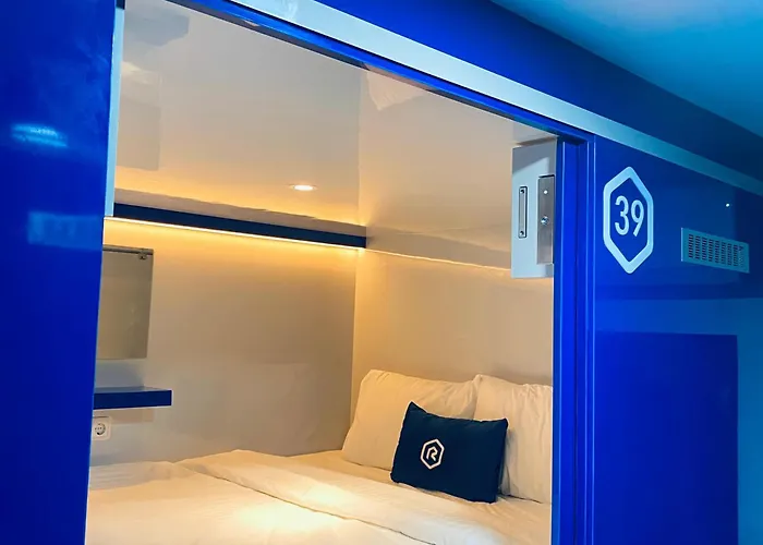 Rosalyne Sleepbox Denpasar Bali カプセルホテル