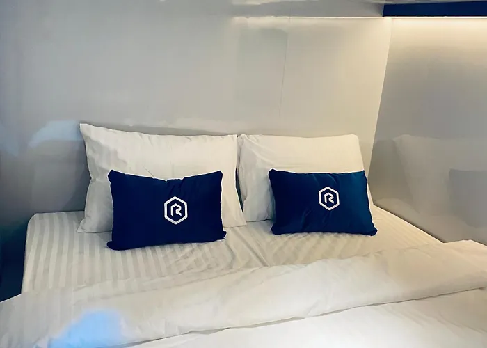 Rosalyne Sleepbox Denpasar Bali カプセルホテル *