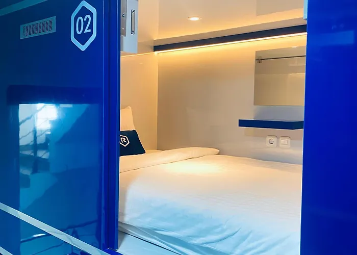 Hotel a capsule Rosalyne Sleepbox Denpasar Bali Seminyak