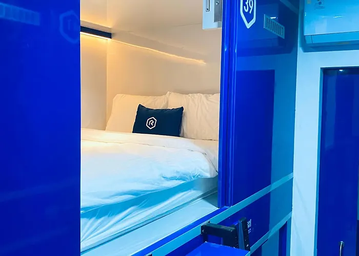 カプセルホテル Rosalyne Sleepbox Denpasar Bali *